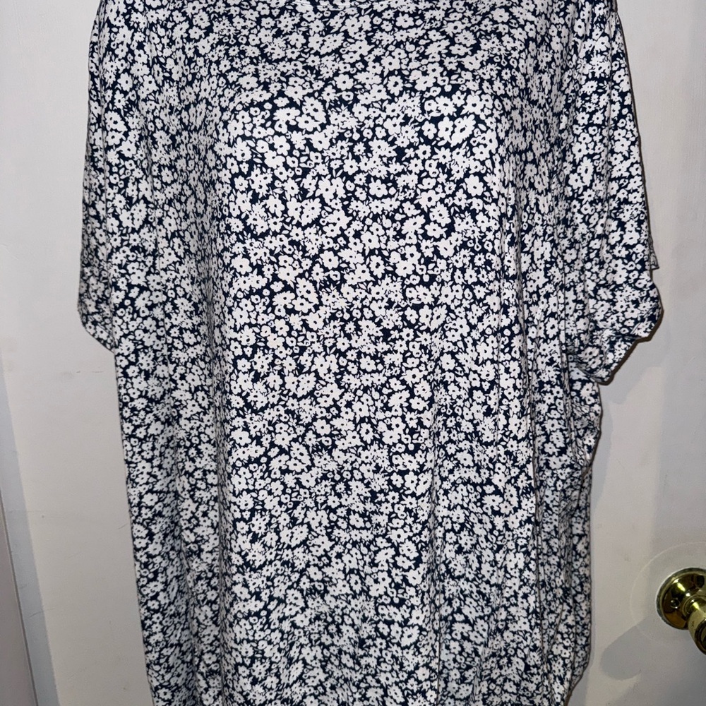 Old Navy LUXE Rayon Navy & White Floral pullover Top short sleeve 3X
